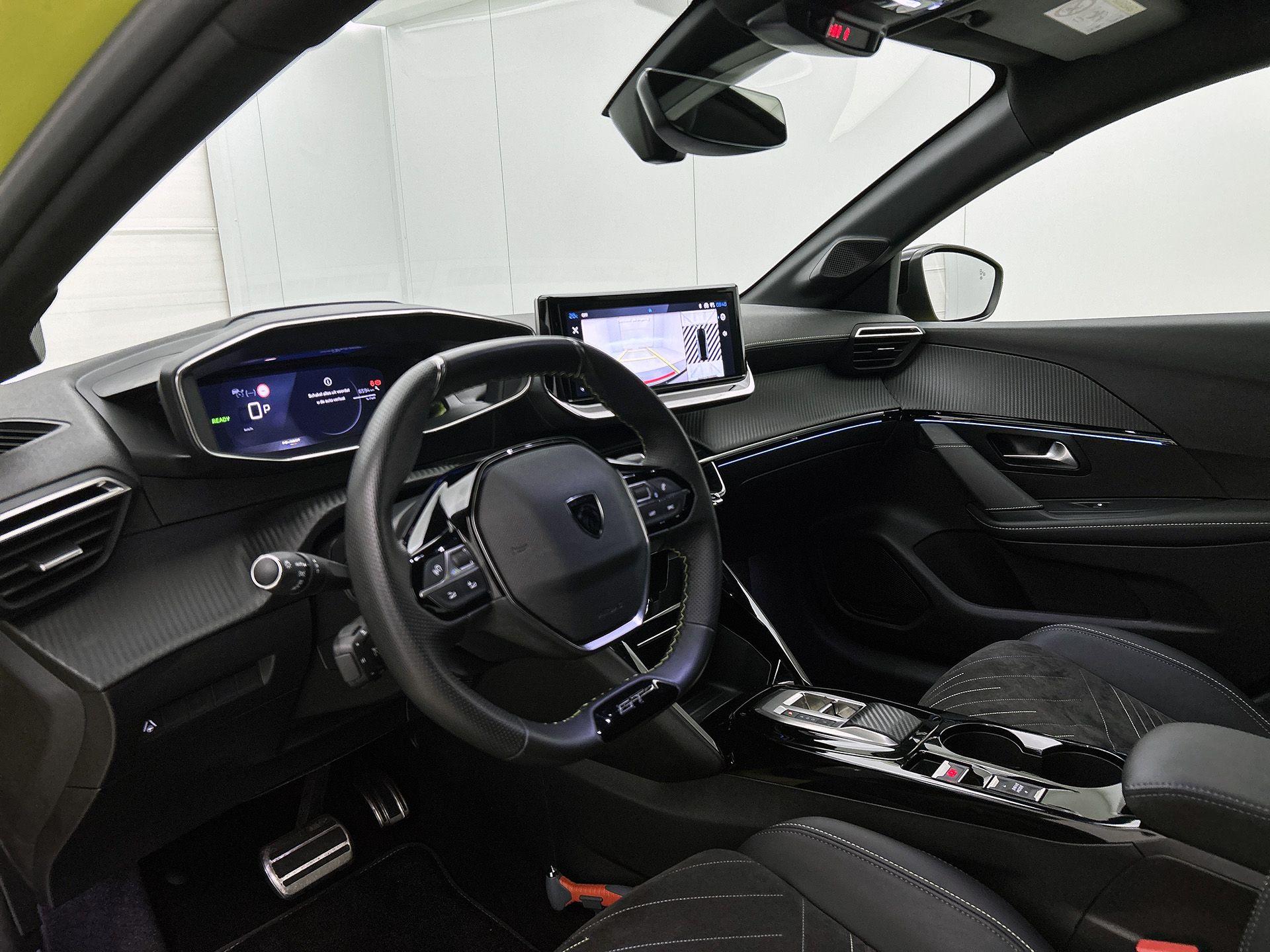 Peugeot e-208