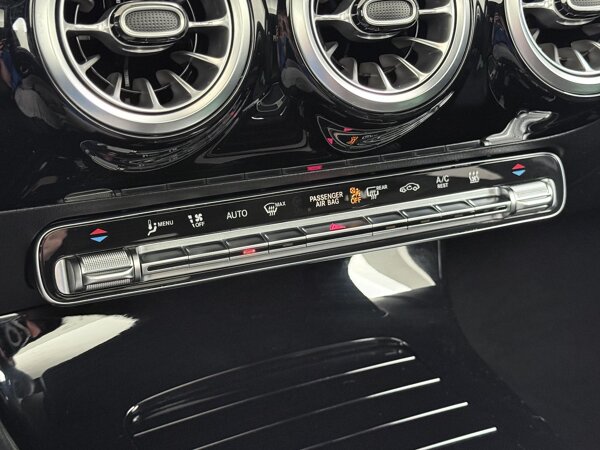 Automatische airconditioning THERMOTRONIC met twee zones Automatische airconditioning THERMOTRONIC met twee zones