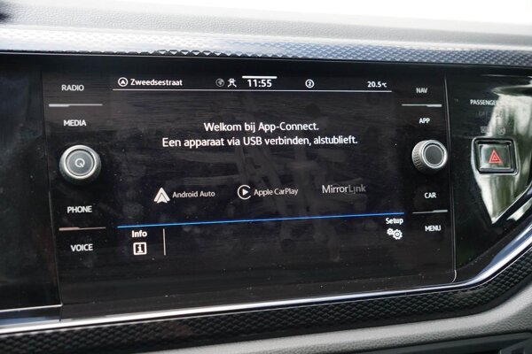 Apple Carplay/Android Auto Apple Carplay/Android Auto