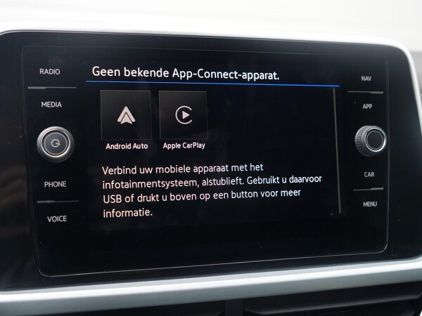 Apple Carplay/Android Auto Apple Carplay/Android Auto