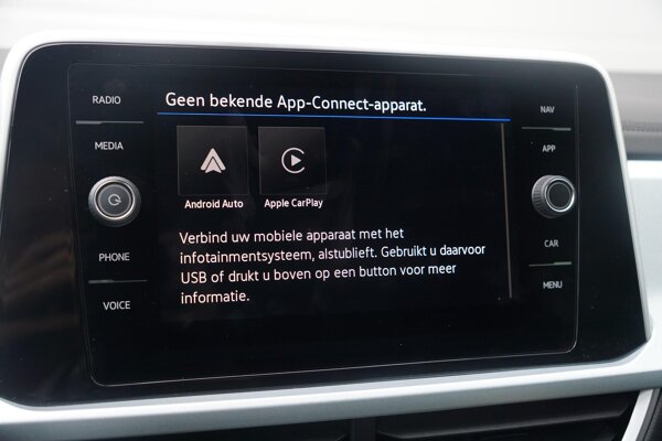 Apple Carplay/Android Auto Apple Carplay/Android Auto