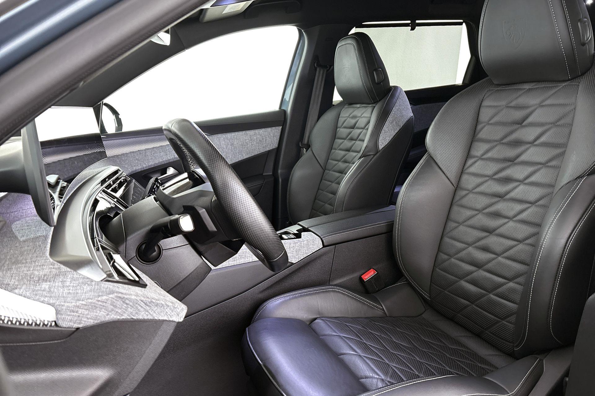 Peugeot e-5008