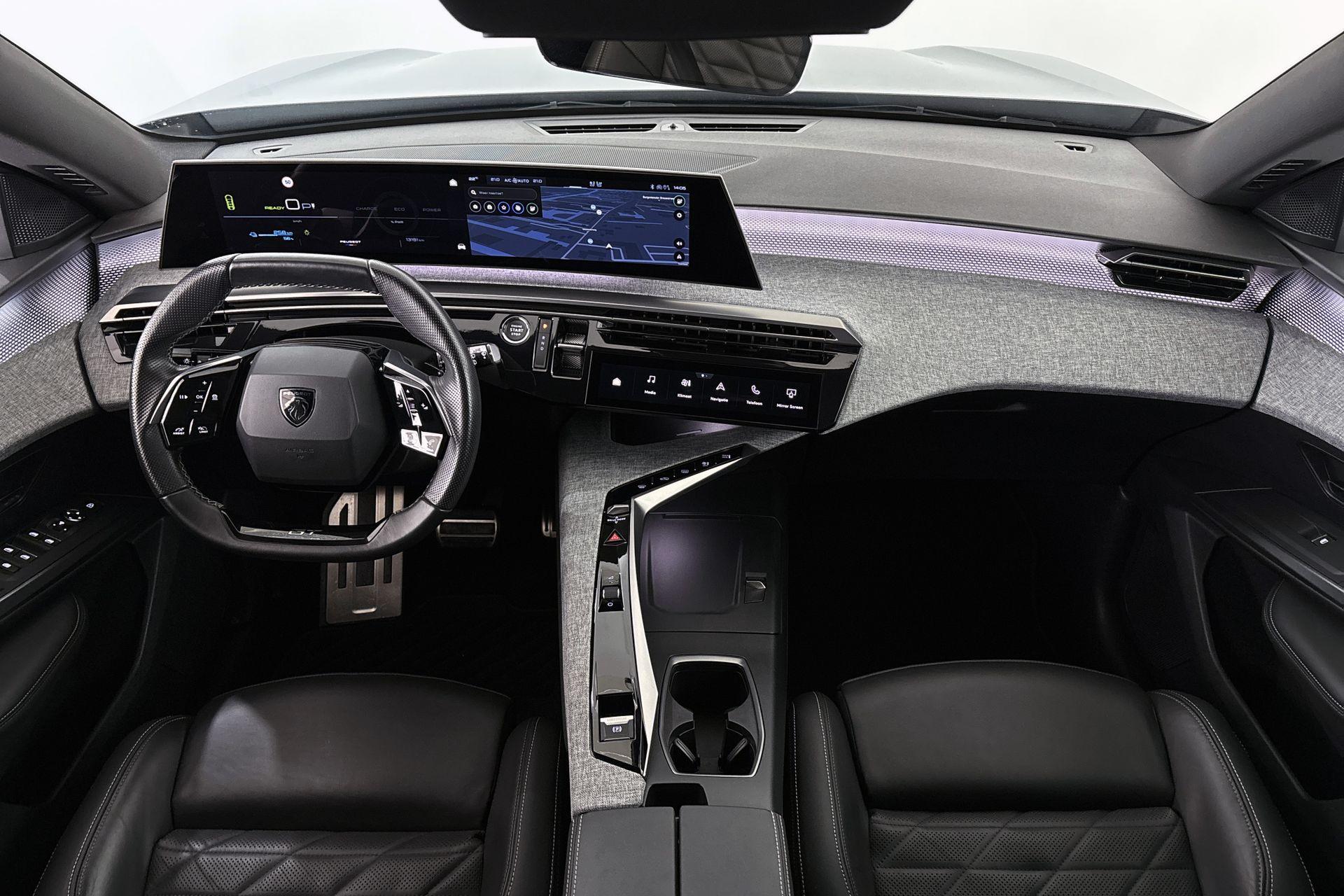 Peugeot e-5008
