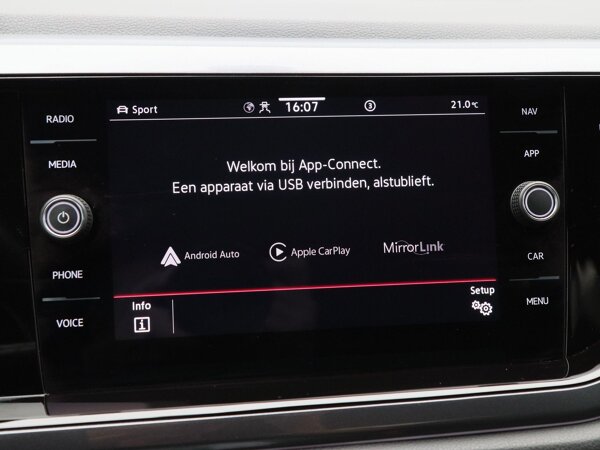 Apple Carplay/Android Auto Apple Carplay/Android Auto