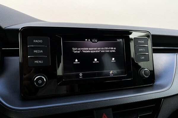Apple Carplay/Android Auto Apple Carplay/Android Auto