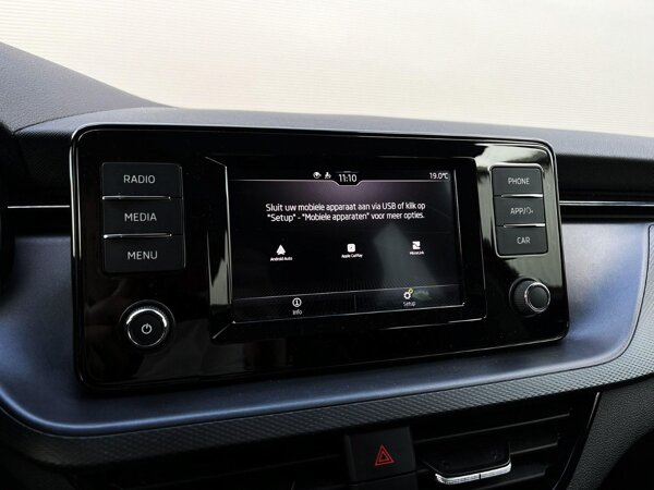 Apple Carplay/Android Auto Apple Carplay/Android Auto