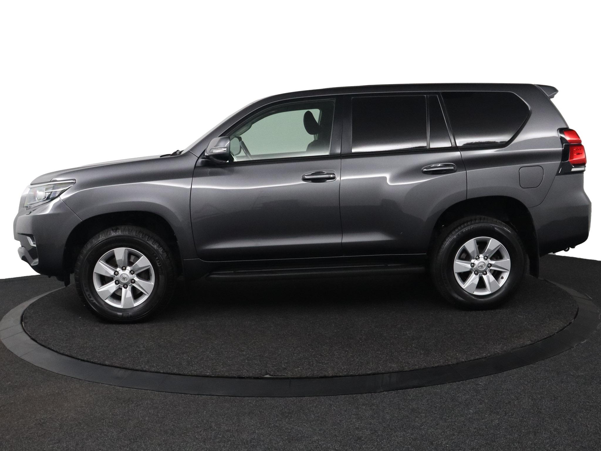 Toyota Land Cruiser 2.8 D-4D-F Comfort  Window Van - Afbeelding 3