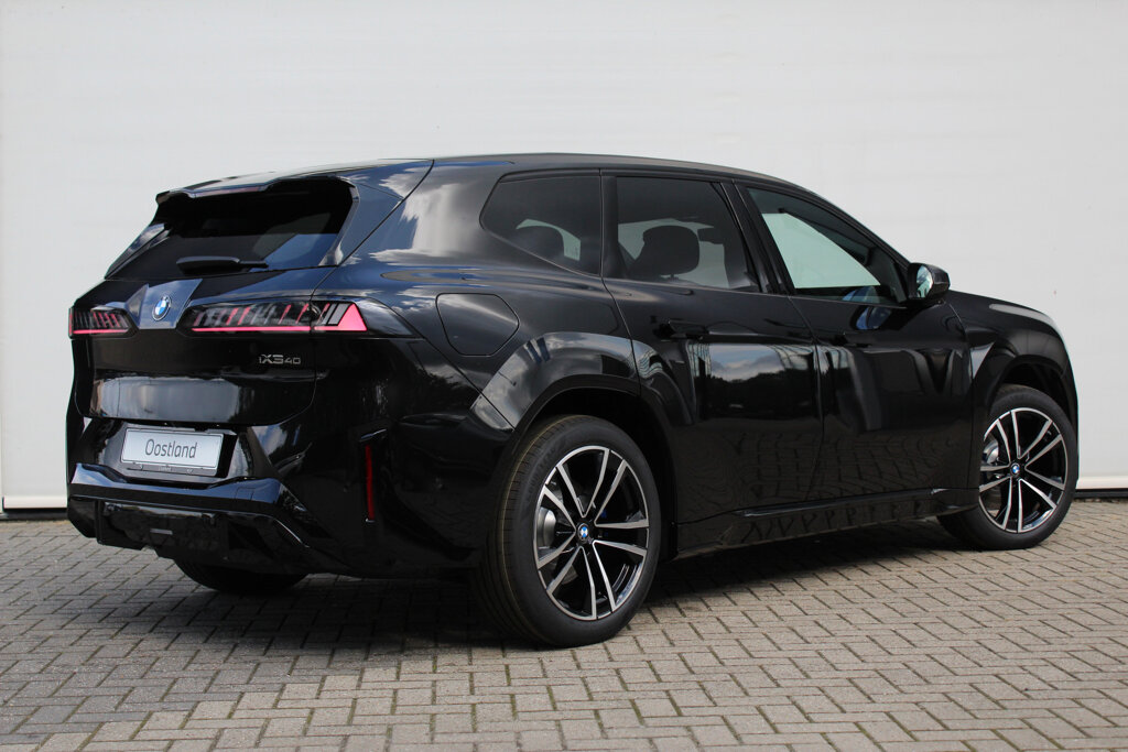 BMW iX3 5