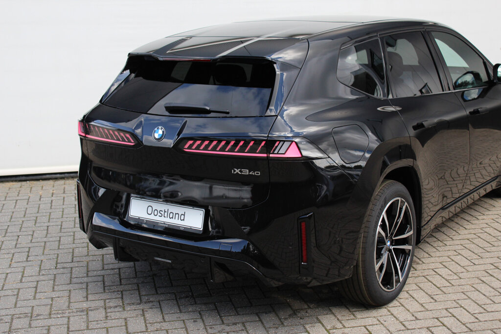 BMW iX3 8