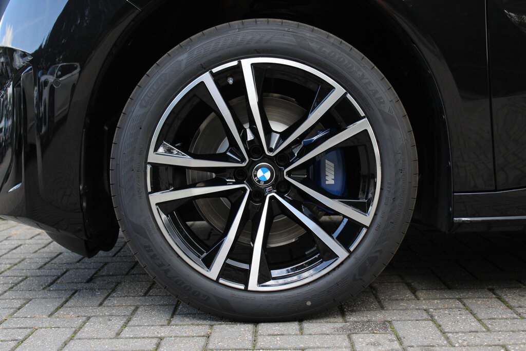 BMW iX3 11