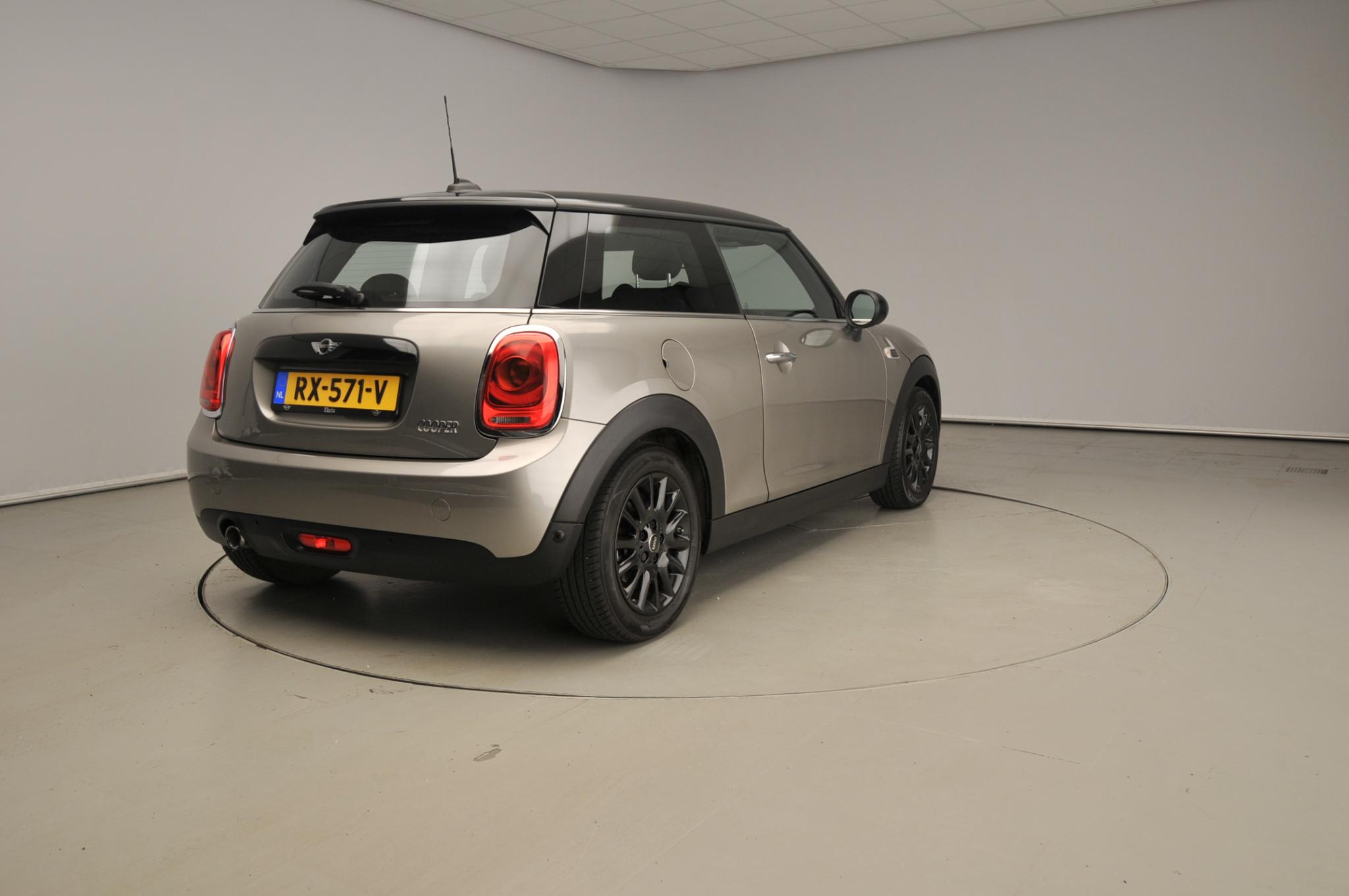 MINI 3-Deurs 1.5 Cooper Serious Business - Afbeelding 2