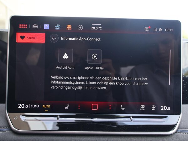 Apple Carplay/Android Auto Apple Carplay/Android Auto
