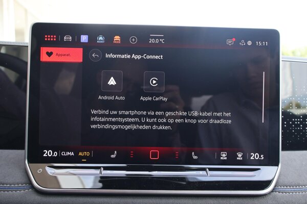 Apple Carplay/Android Auto Apple Carplay/Android Auto