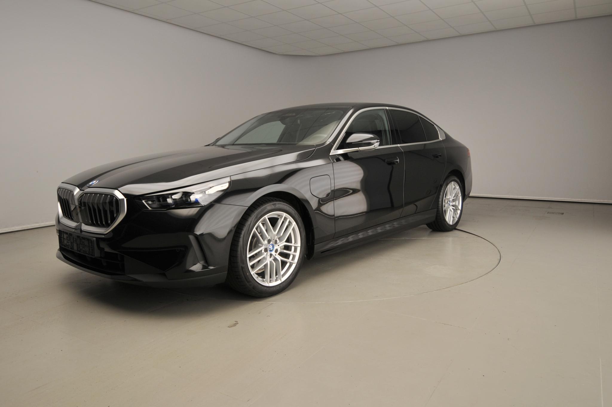 BMW 5 Serie Sedan 530e - Afbeelding 1