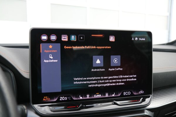 Apple Carplay/Android Auto Apple Carplay/Android Auto