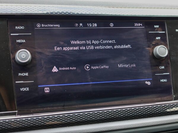Apple Carplay/Android Auto Apple Carplay/Android Auto