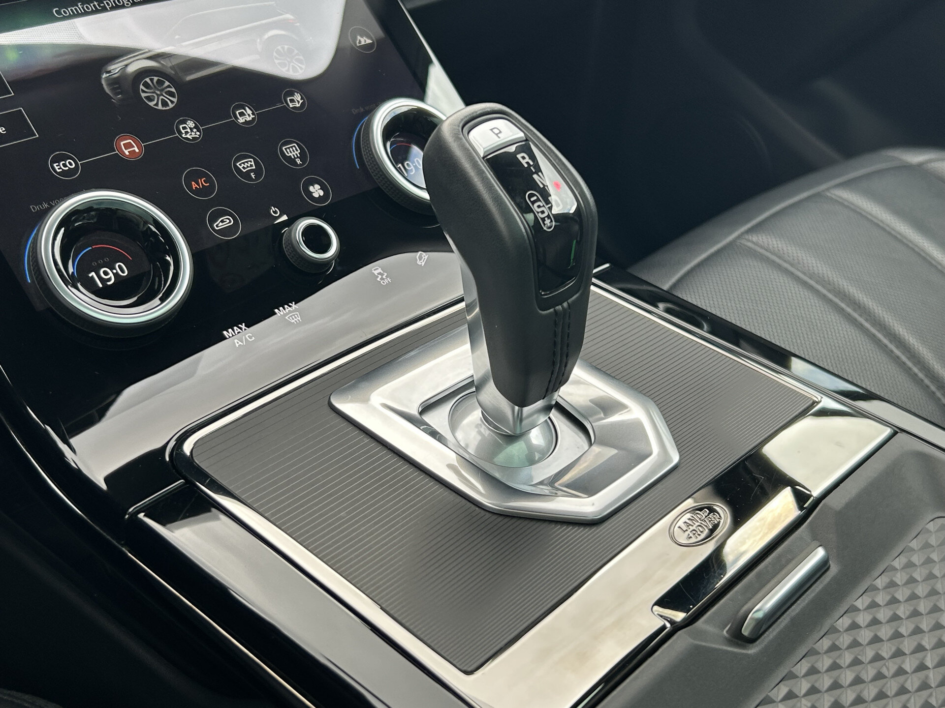 Land Rover Range Rover Evoque P300e 309pk AWD R-Dynamic SE - Afbeelding 3