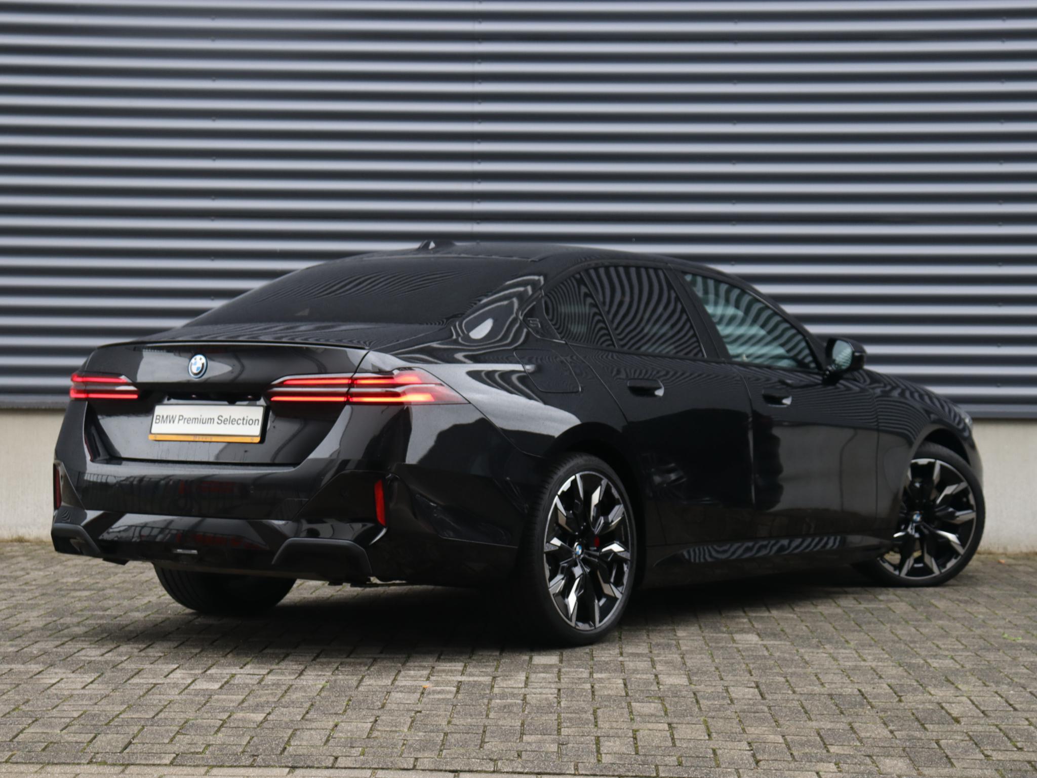 BMW 5-serie Sedan 550e xDrive - Afbeelding 2