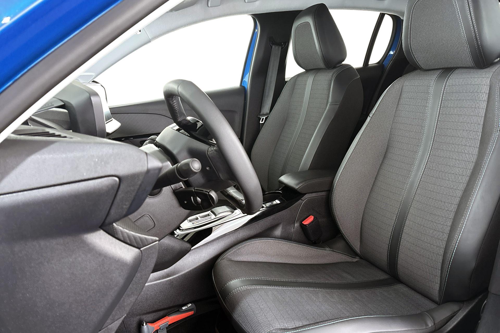 Peugeot e-208
