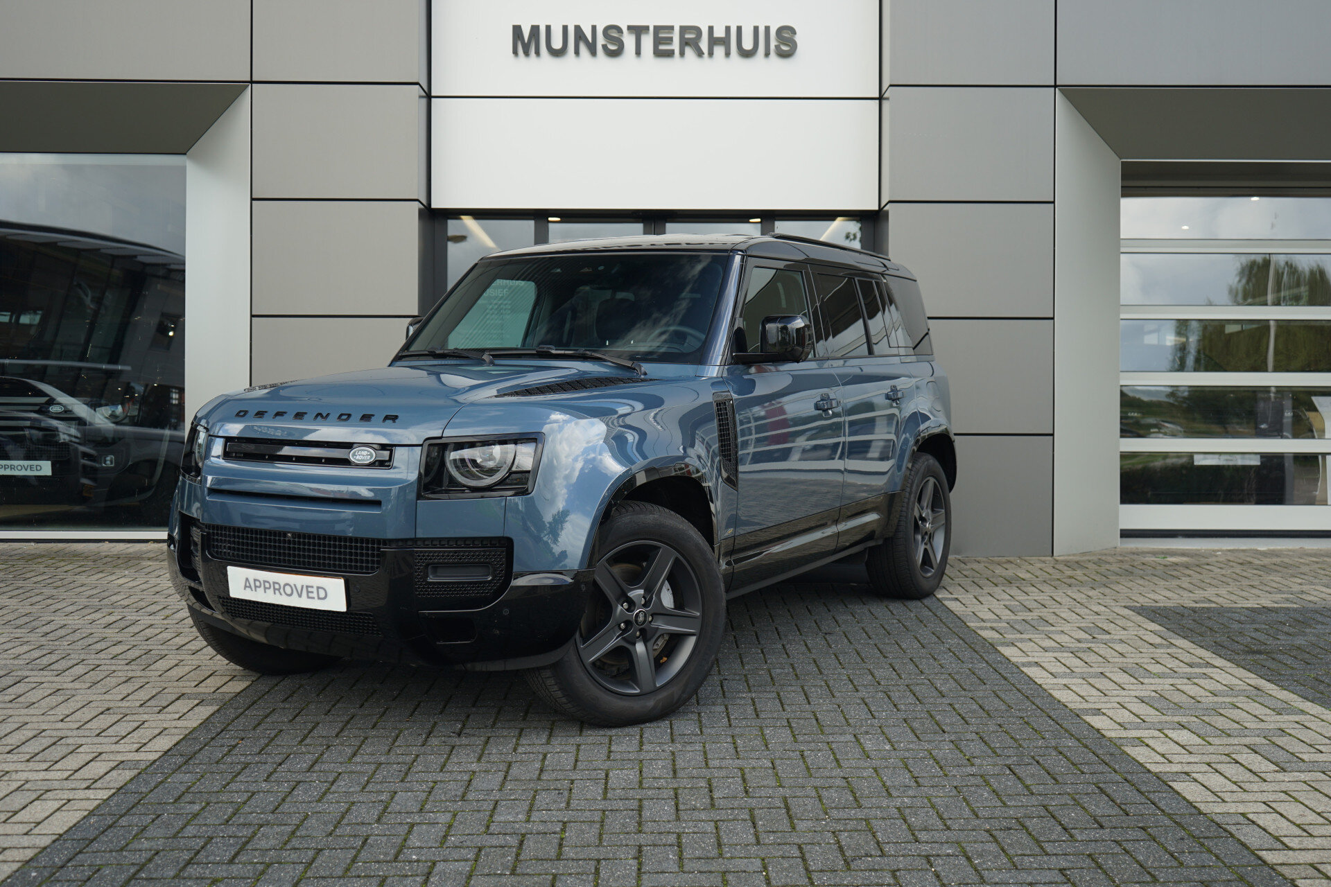 Land Rover Defender 110 2.0 P300e 110 X-Dynamic SE