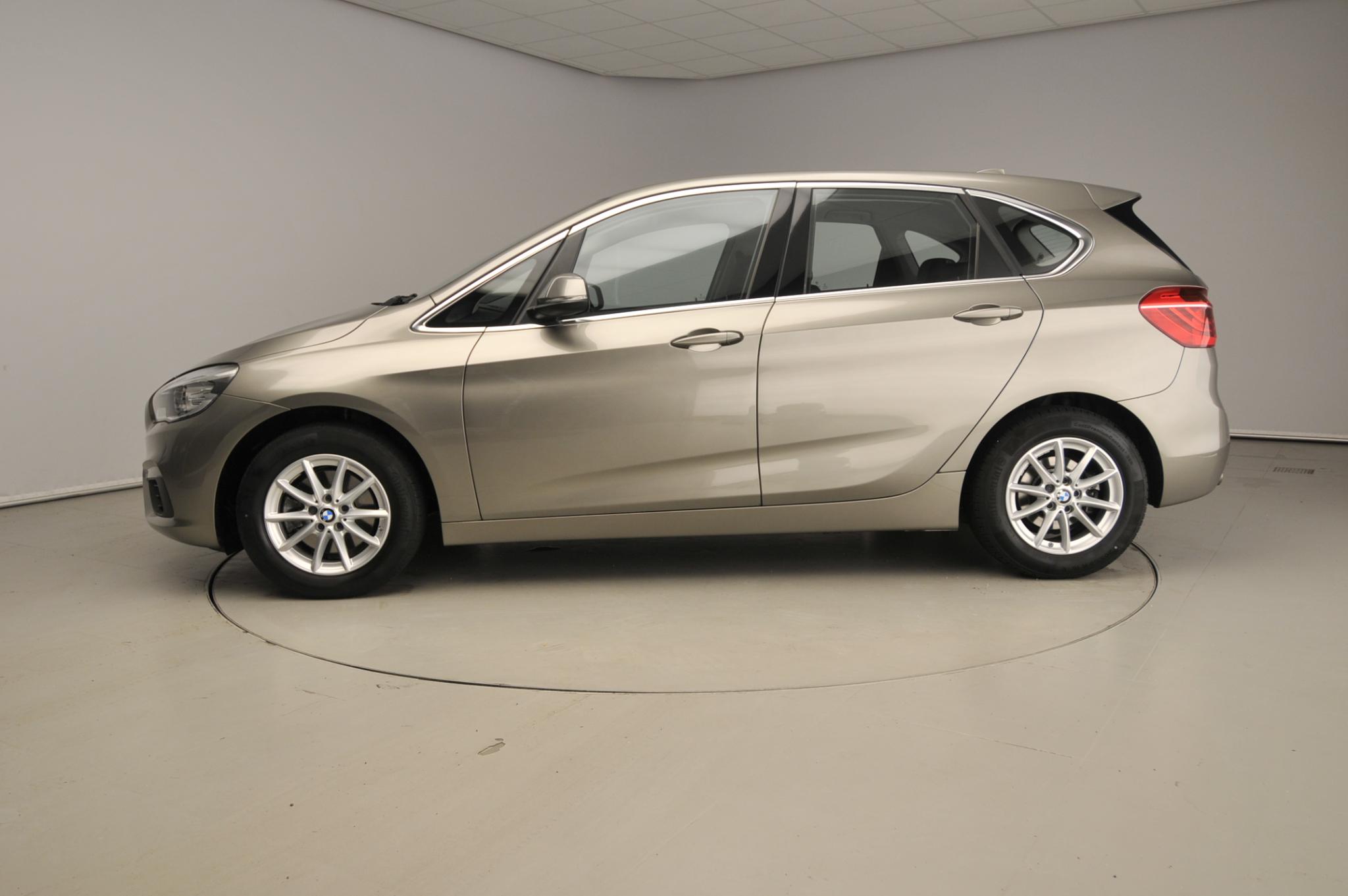 BMW 2 Serie Active Tourer 220i Automaat - Afbeelding 2