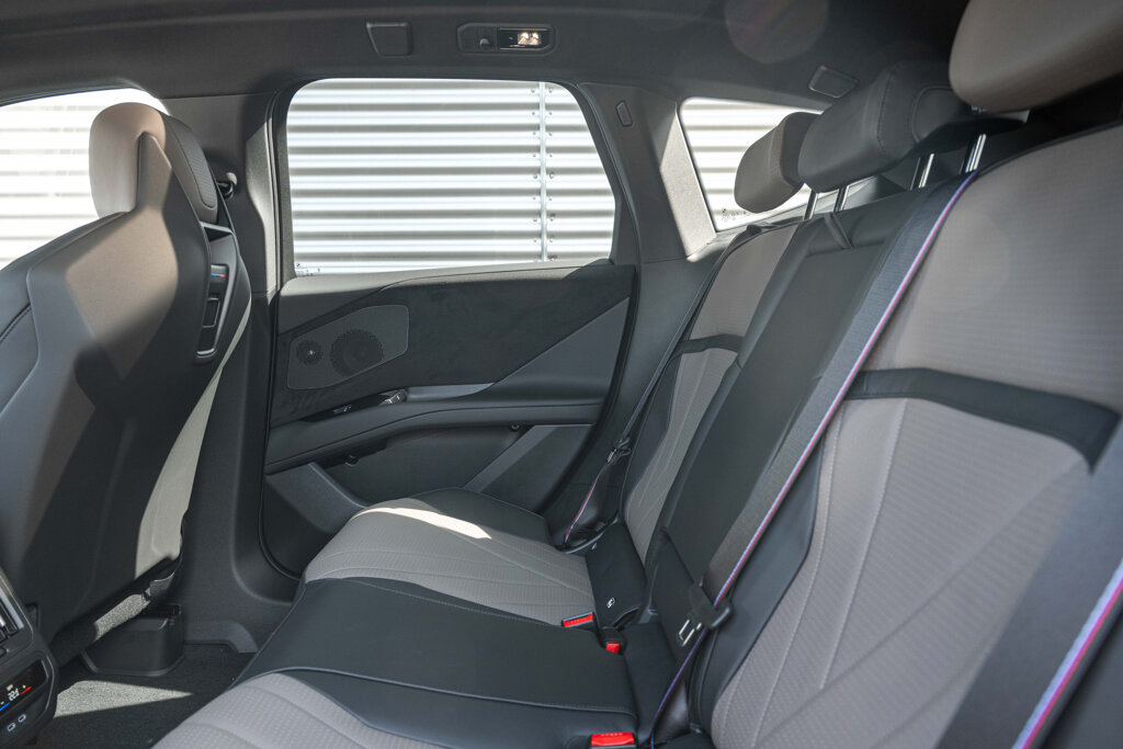 BMW iX3 44
