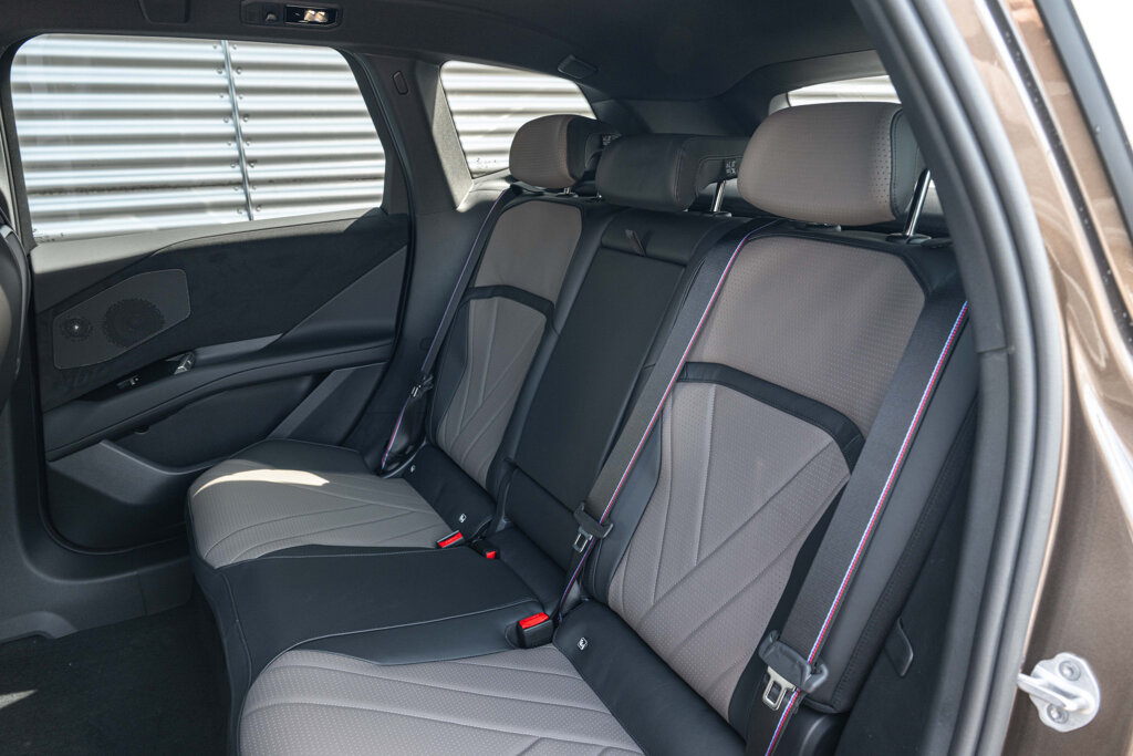 BMW iX3 45