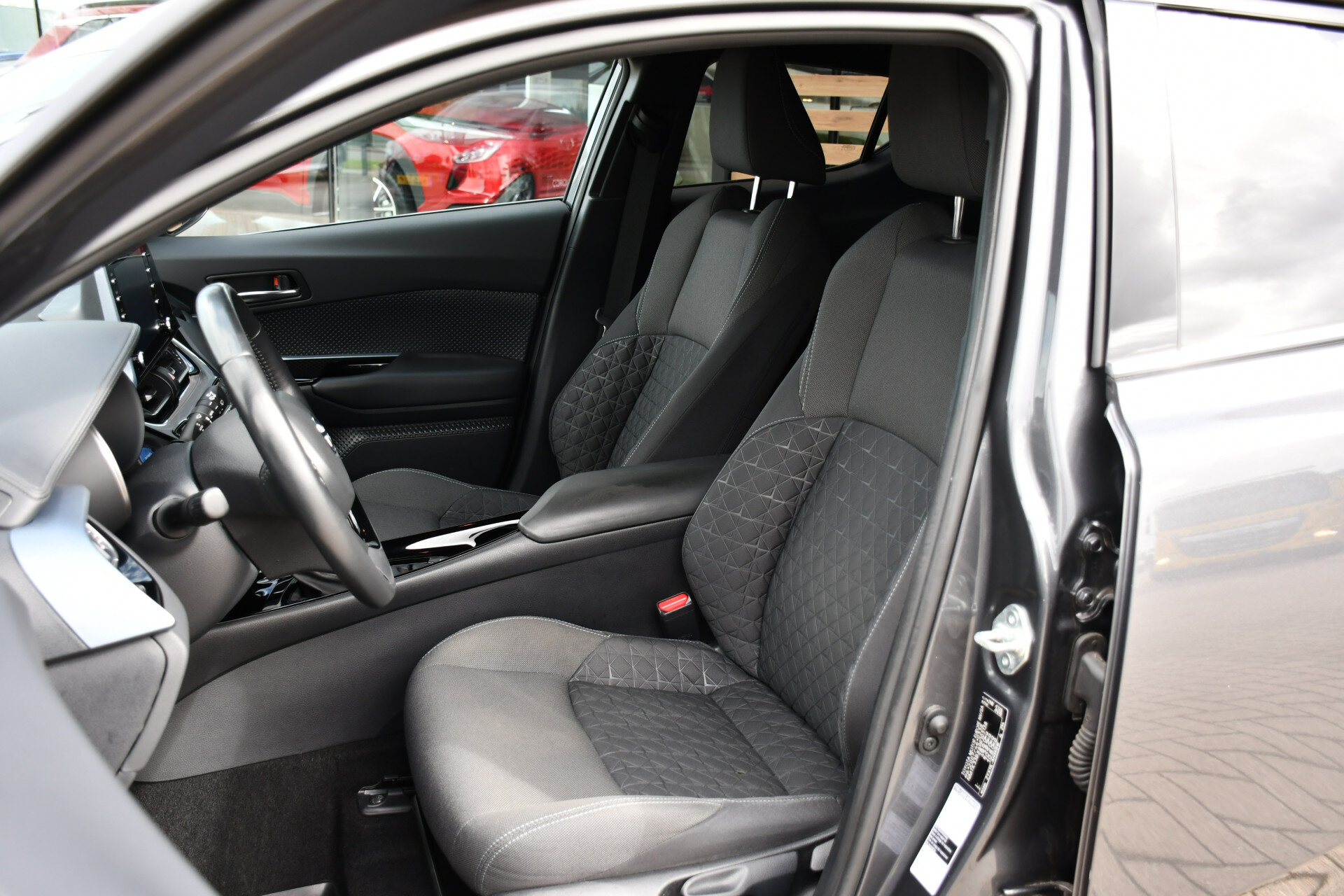 Toyota C-HR 1.8 Hybrid Bi-Tone Limited Automaat 122pk - Afbeelding 4