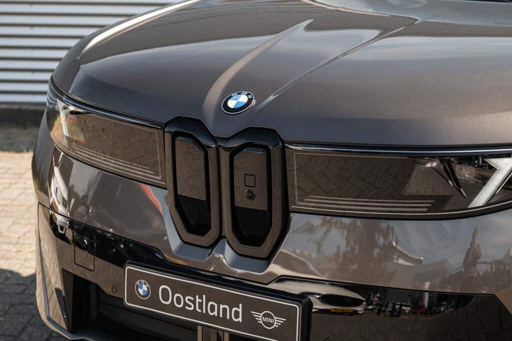 BMW iX3 6