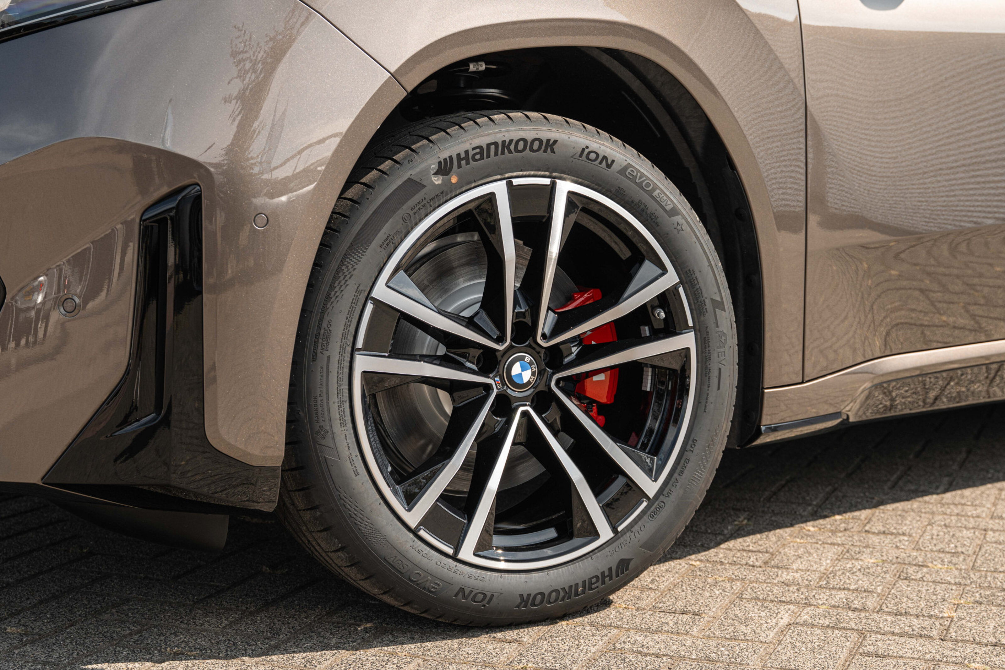 BMW iX3 8