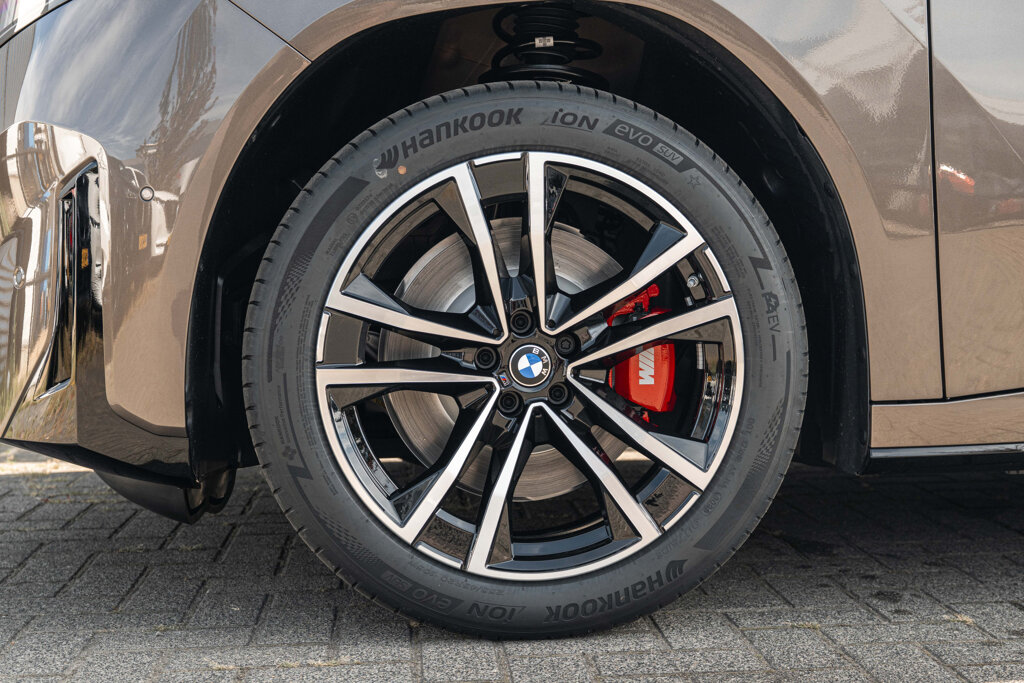 BMW iX3 38