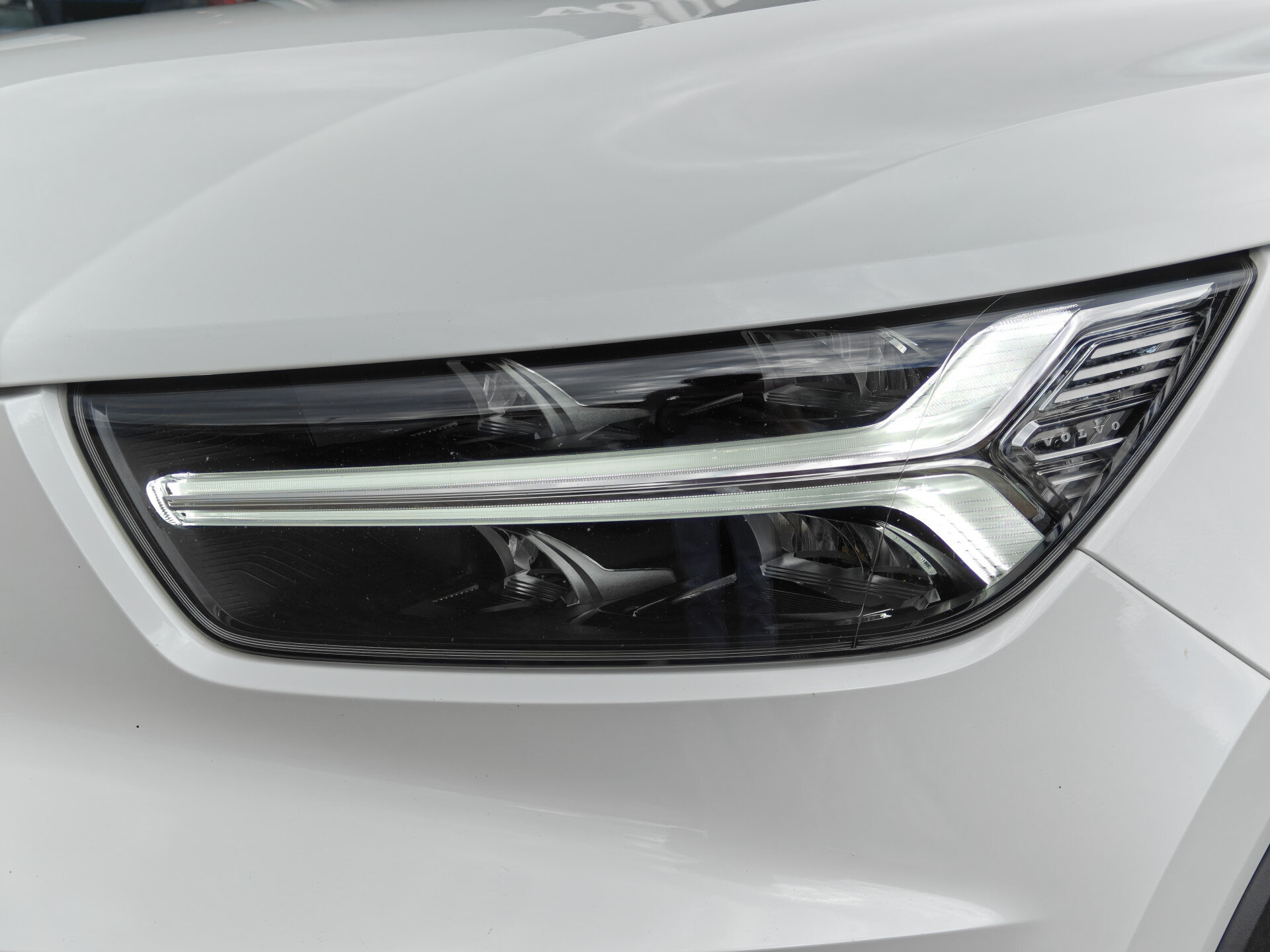 Volvo XC40 T5 211PK Plug-in Hybrid R-Design - Afbeelding 3