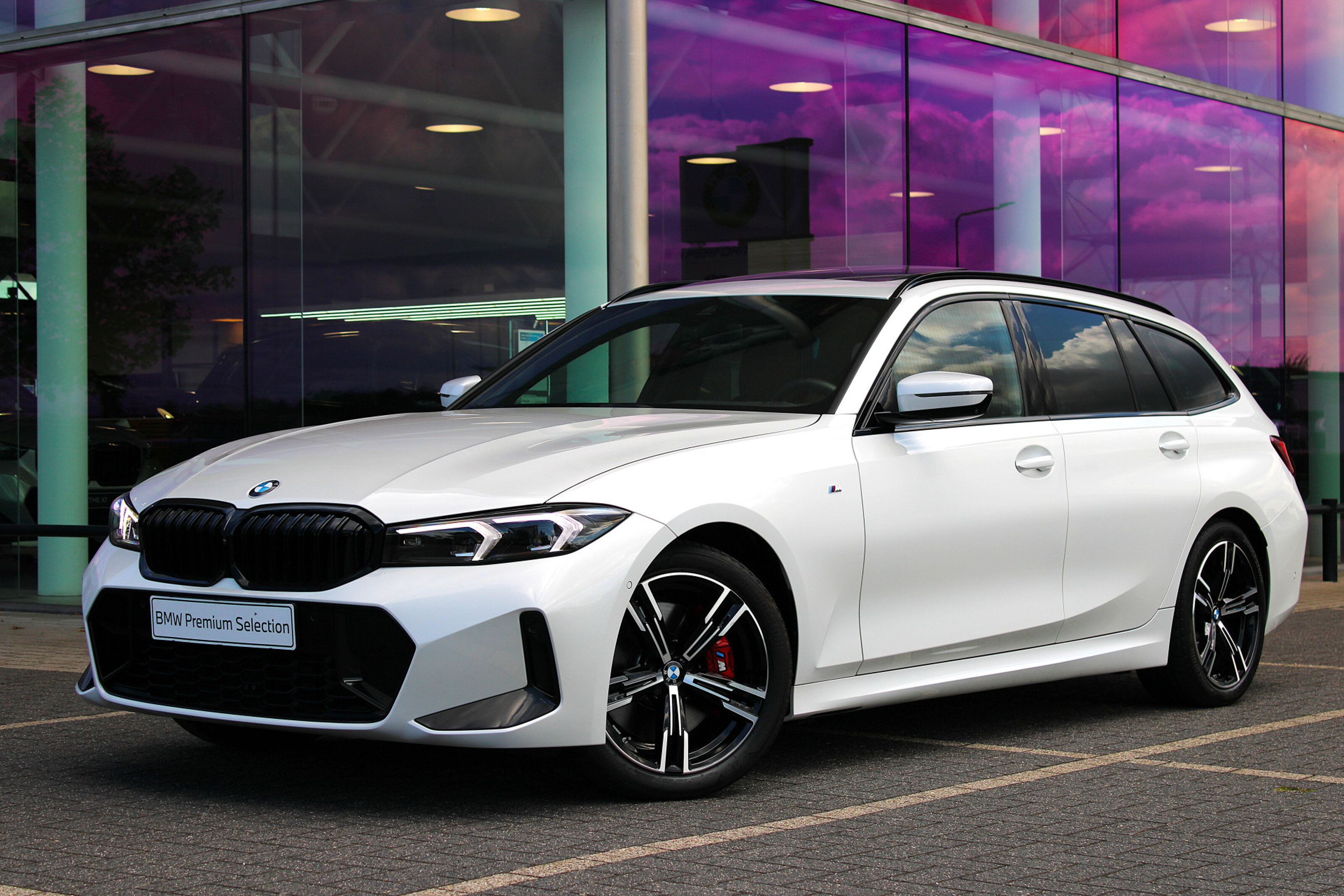 BMW 3 Serie Touring 330i xDrive Innovation pack / M Sport PRO Automaat