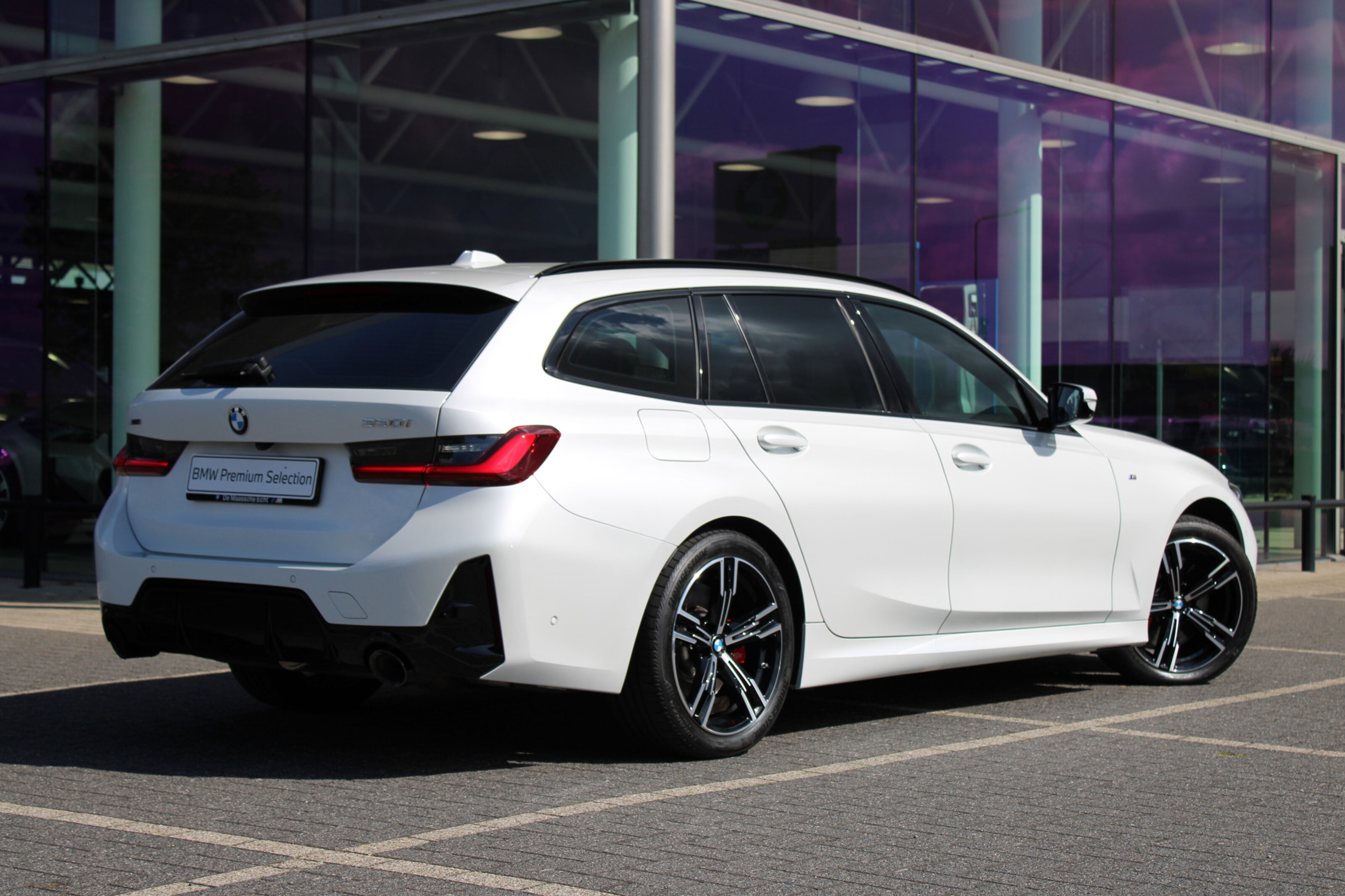 BMW 3 Serie Touring 330i xDrive Innovation pack / M Sport PRO Automaat