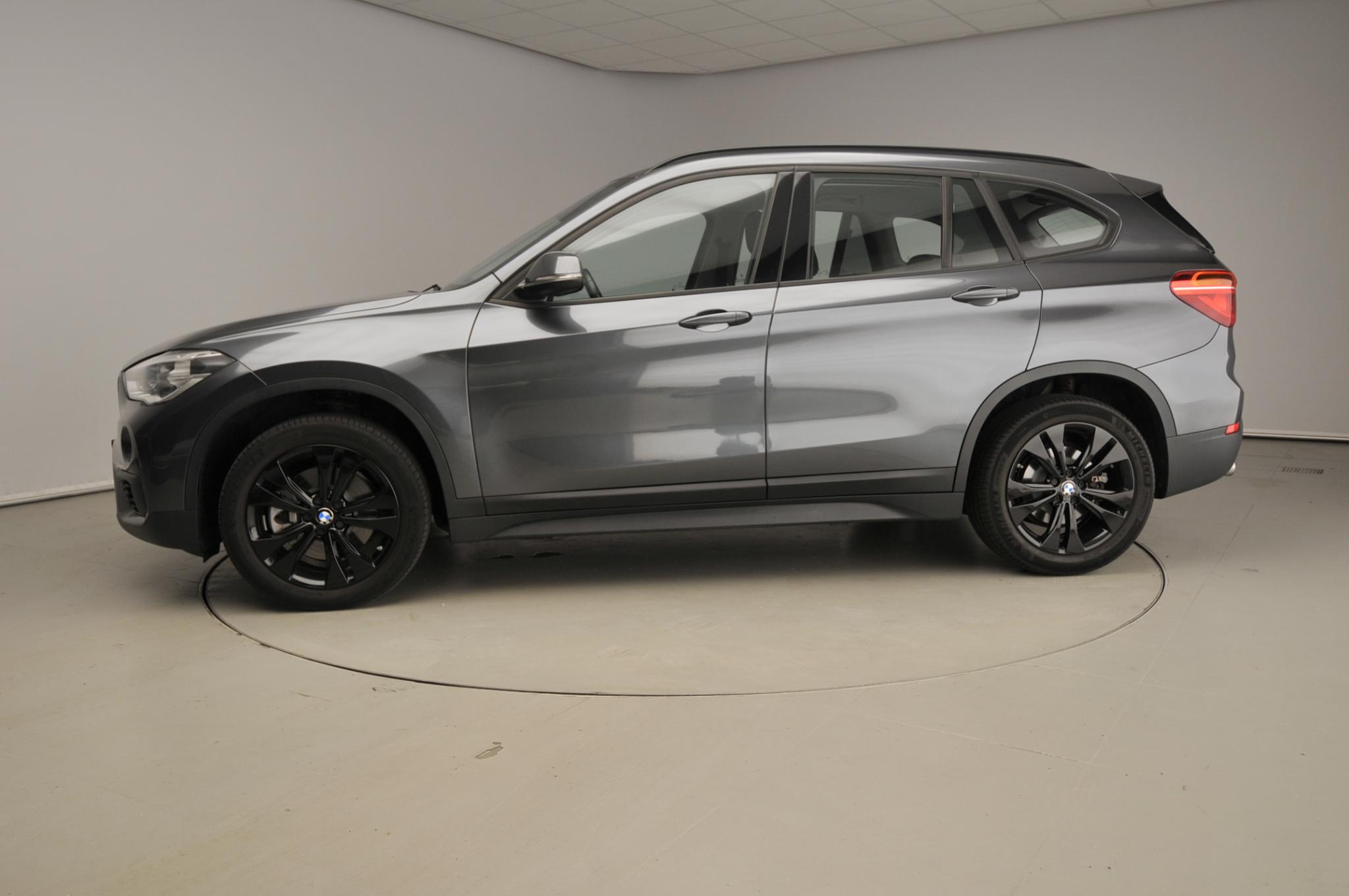 BMW X1 sDrive20i 190PK Automaat Executive - Afbeelding 2