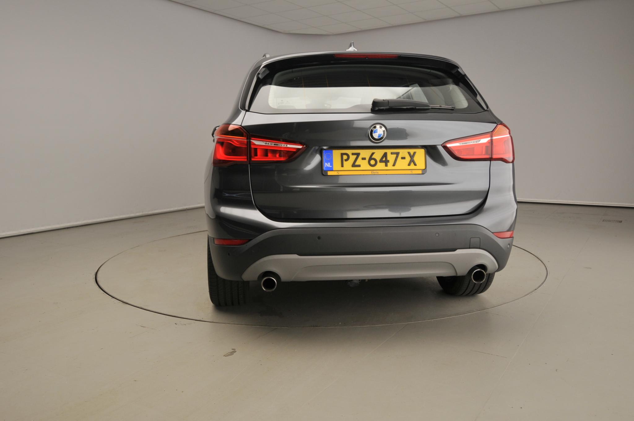 BMW X1 sDrive20i 190PK Automaat Executive - Afbeelding 3