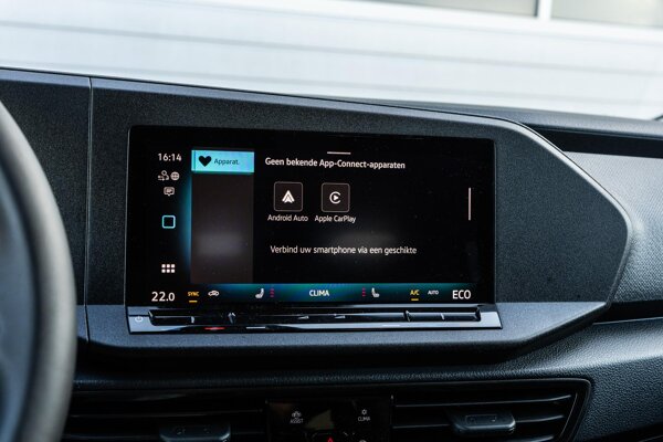 Apple Carplay/Android Auto Apple Carplay/Android Auto