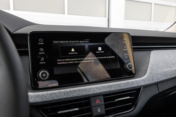 Apple Carplay/Android Auto Apple Carplay/Android Auto