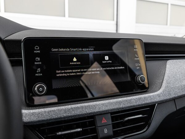 Apple Carplay/Android Auto Apple Carplay/Android Auto
