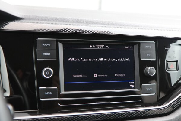 Apple Carplay/Android Auto Apple Carplay/Android Auto
