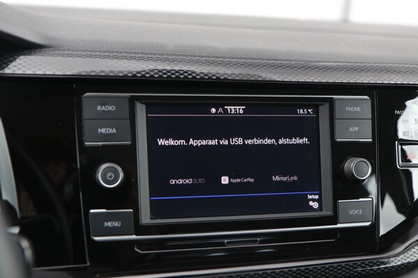 Apple Carplay/Android Auto Apple Carplay/Android Auto
