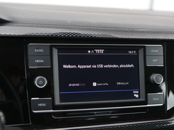 Apple Carplay/Android Auto Apple Carplay/Android Auto
