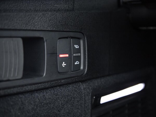 Trekhaak elektrisch uitklapbaar Trekhaak elektrisch uitklapbaar
