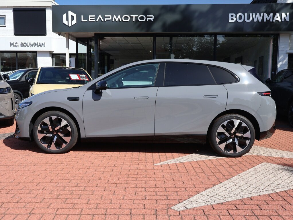 Leapmotor B05 67,1 kWh 218PK Design Nieuw, Rijklaarprijs | Panoramadak | 360 Camera | Navigatie | Carplay - Afbeelding 2