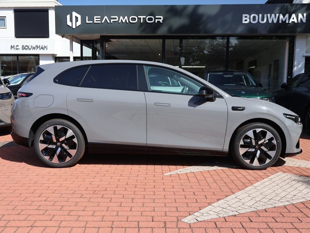 Leapmotor B05 67,1 kWh 218PK Design Nieuw, Rijklaarprijs | Panoramadak | 360 Camera | Navigatie | Carplay - Afbeelding 3