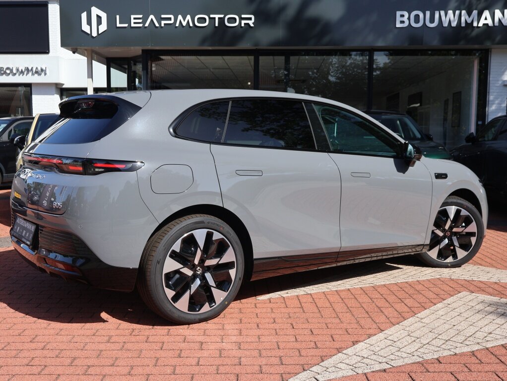 Leapmotor B05 67,1 kWh 218PK Design Nieuw, Rijklaarprijs | Panoramadak | 360 Camera | Navigatie | Carplay - Afbeelding 4