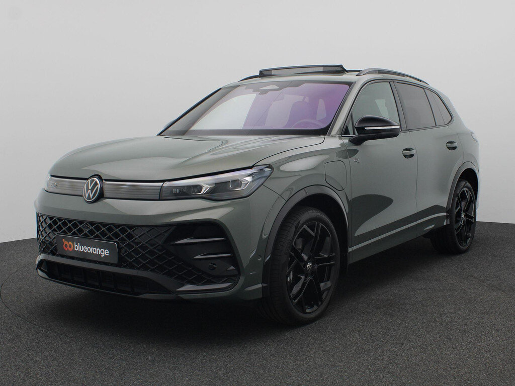 Volkswagen Tiguan 1.5 eHybrid R-Line Edition Panoramadak, Trekhaak, Black Style, Harman Kardon Audio, 20" LM Velgen, Matrix LED-Verlichting, Side Assist, Elektr. Achterklep, 360gr. Camera