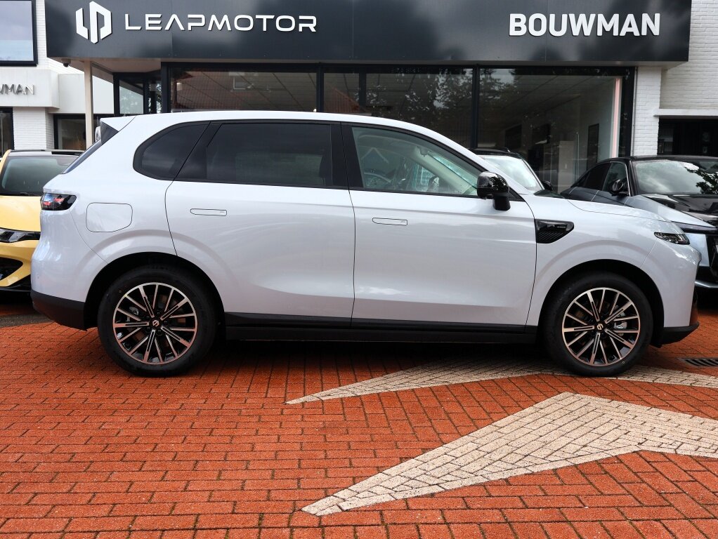 Leapmotor B10 EV ProMax 67,1 kWh 218PK Design NIEUW, Rijklaarprijs | Panoramadak | Adaptieve Cruise Control | Navigatie | 360 Camera - Afbeelding 3