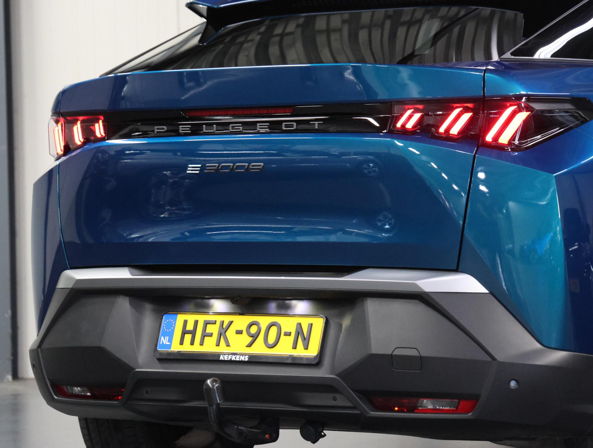 Peugeot e-3008