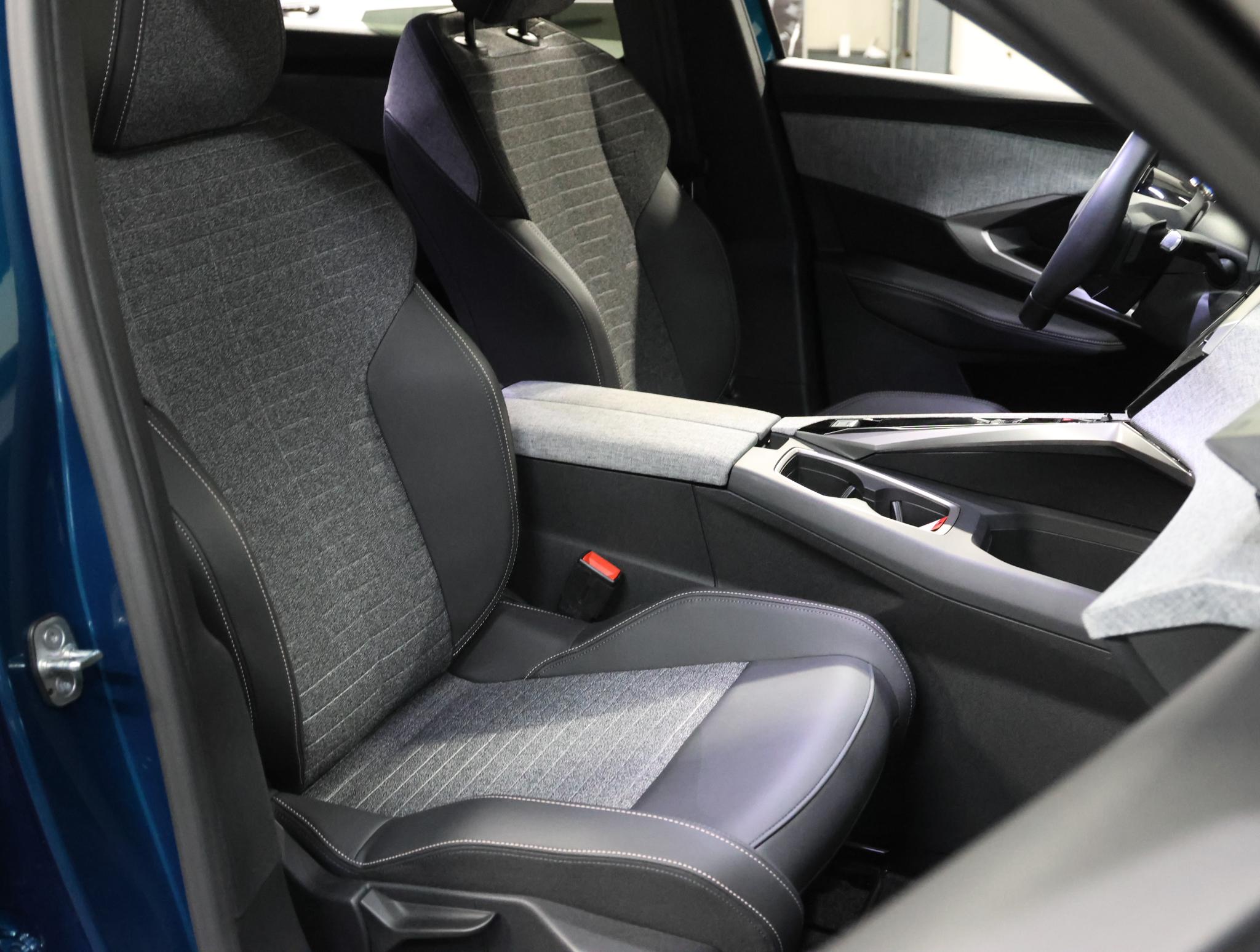 Peugeot e-3008
